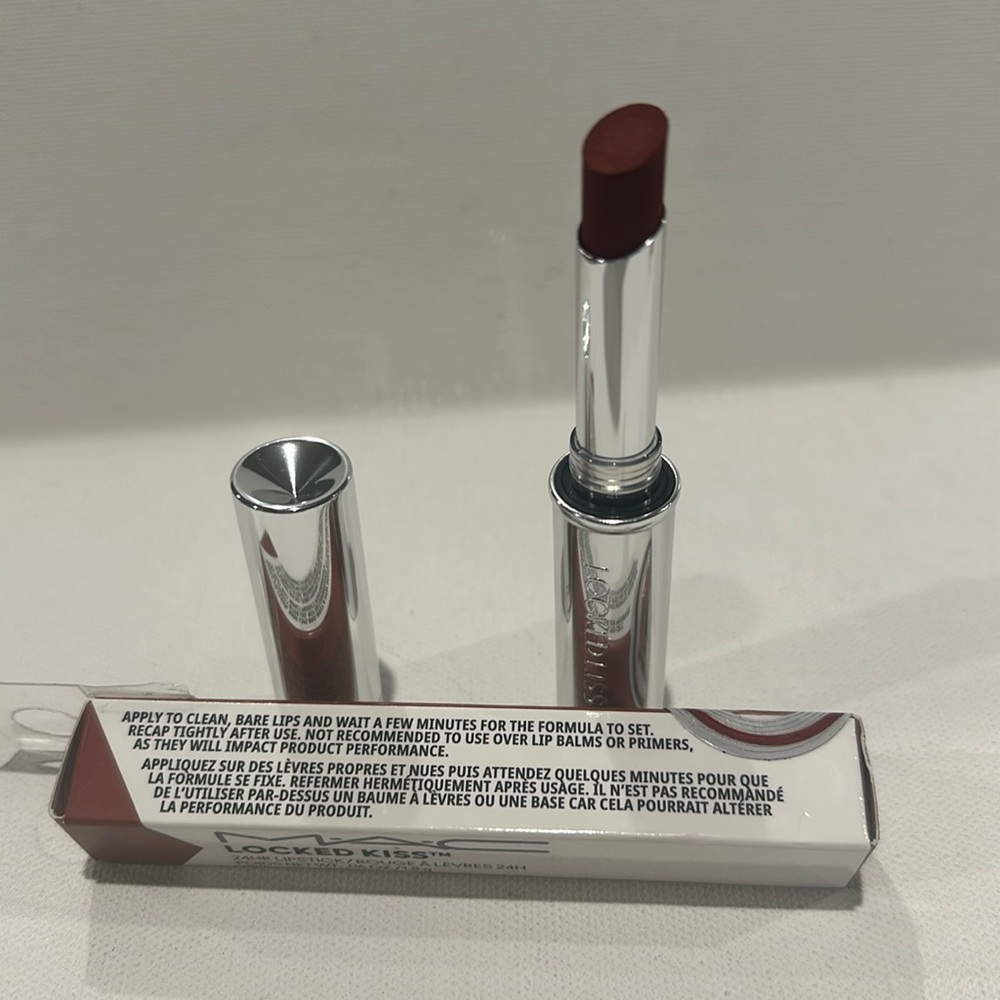 MAC Locked Kiss 24 Hr Lipstick (69) Sophistry.